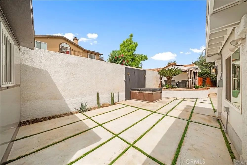 4751 Glen Ivy La Verne, CA 91750