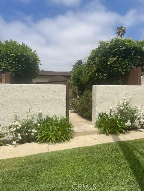 2017 Lovila Lane Altadena, CA 91001