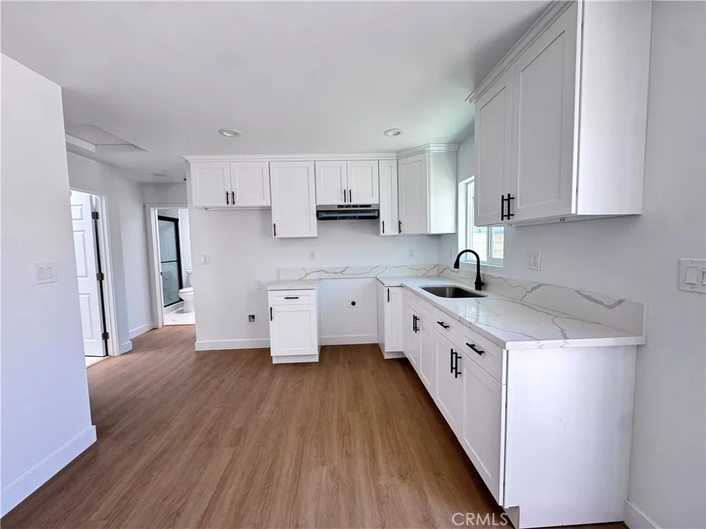 2218 Continental Avenue South El Monte, CA 91733