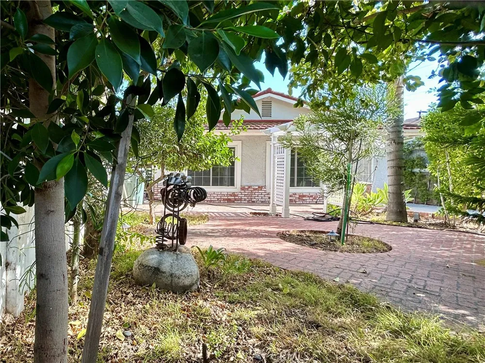 3132 Estado Street Pasadena, CA 91107