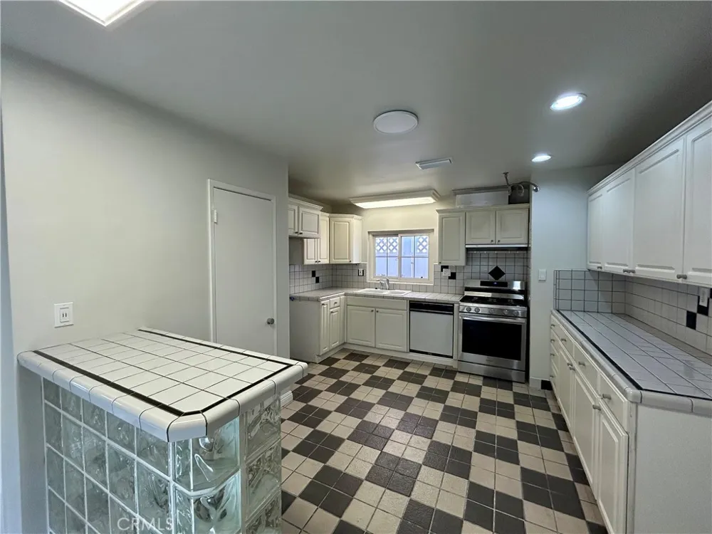3132 Estado Street Pasadena, CA 91107
