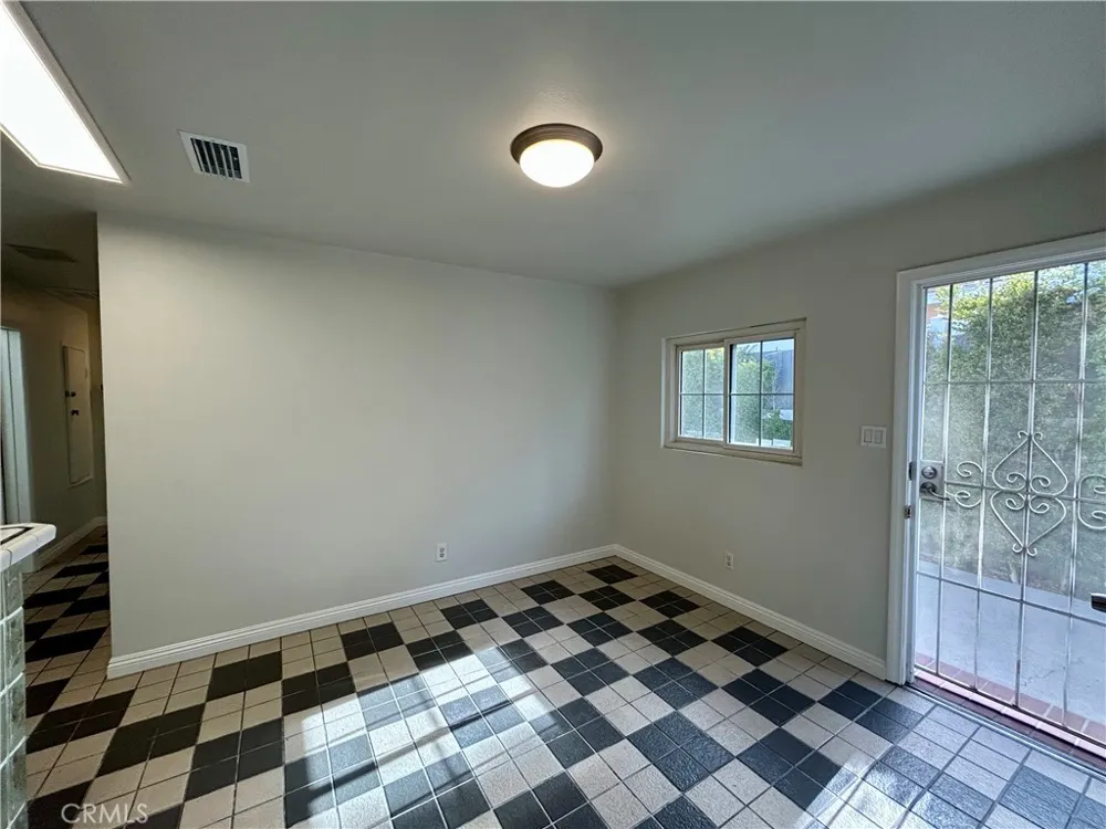 3132 Estado Street Pasadena, CA 91107