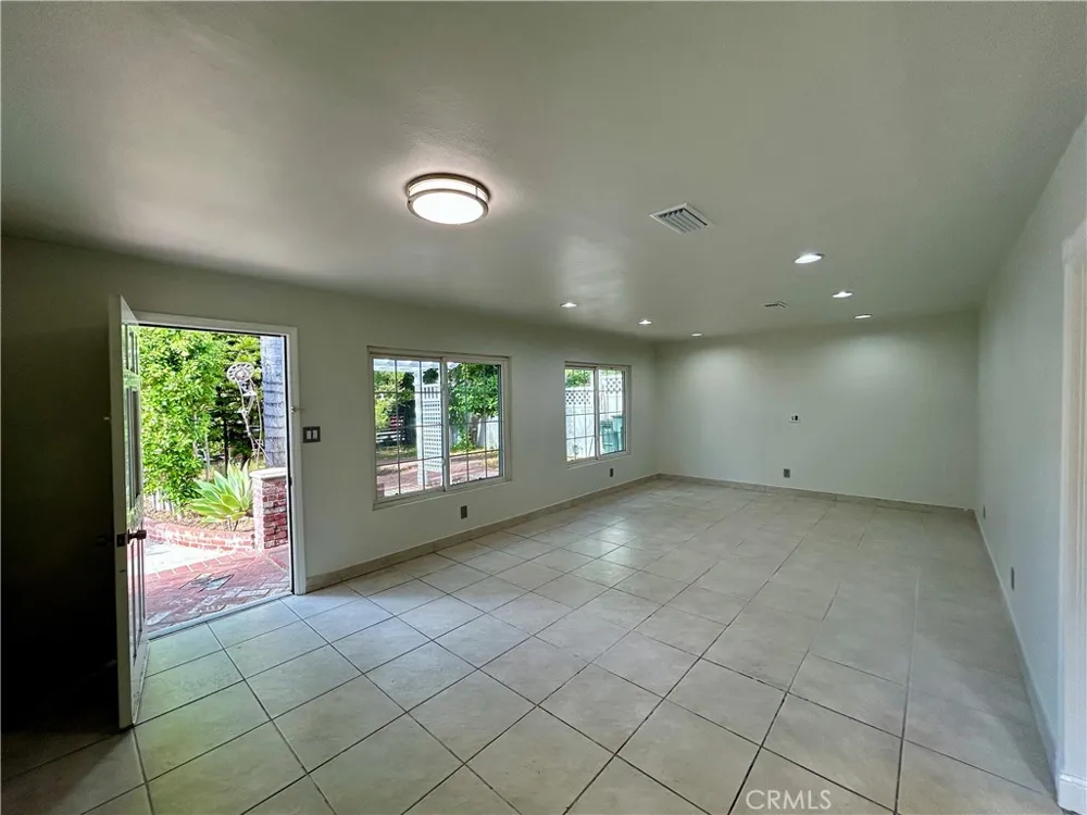 3132 Estado Street Pasadena, CA 91107