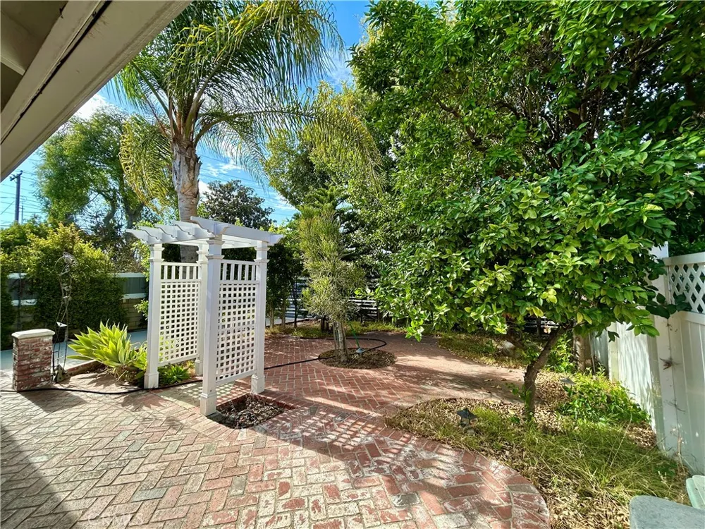 3132 Estado Street Pasadena, CA 91107