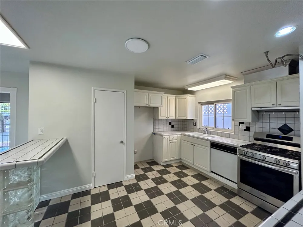 3132 Estado Street Pasadena, CA 91107