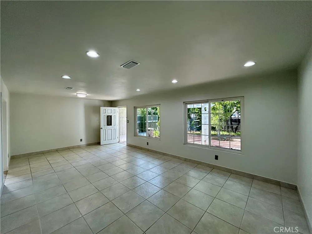 3132 Estado Street Pasadena, CA 91107