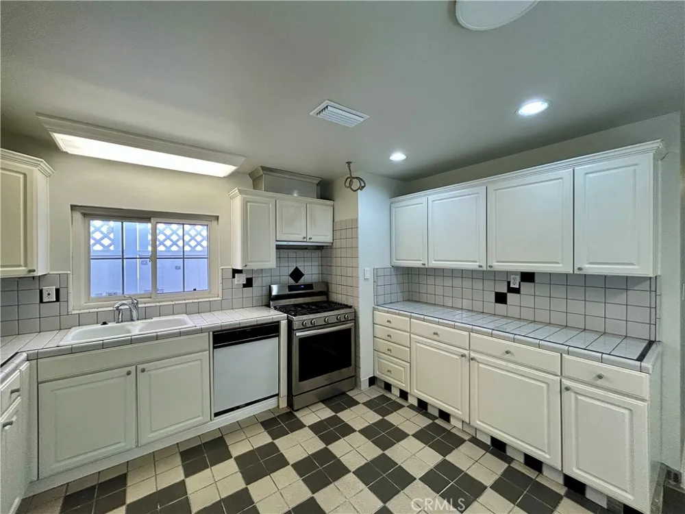 3132 Estado Street Pasadena, CA 91107