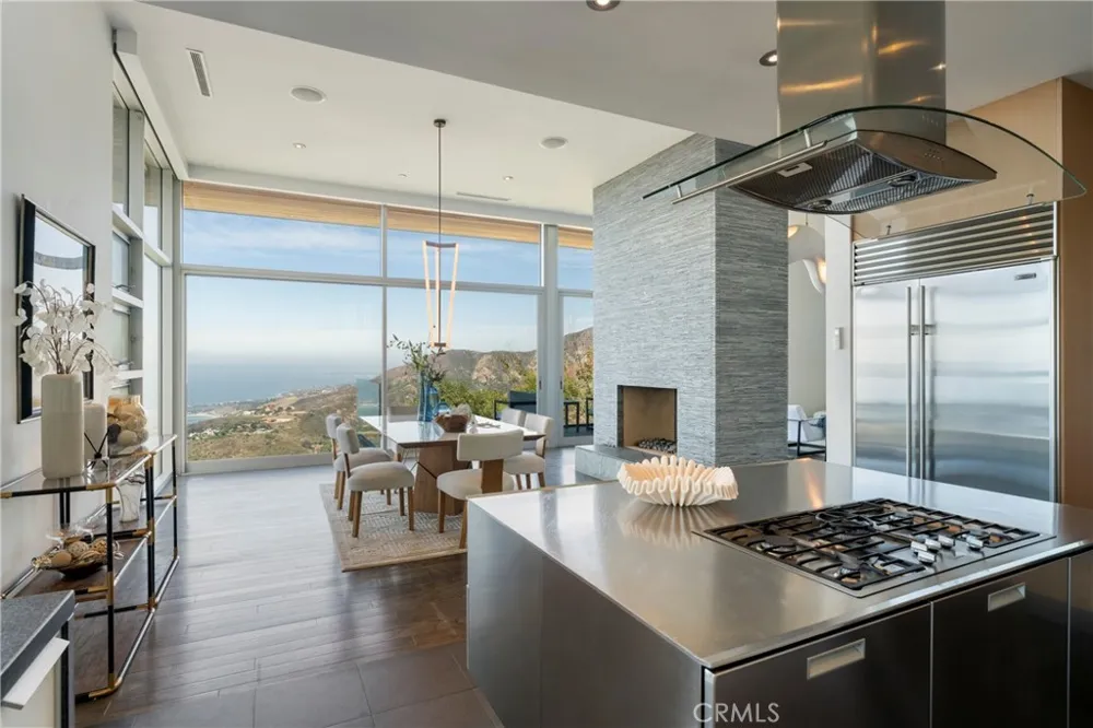 21826 Castlewood Drive Malibu, CA 90265