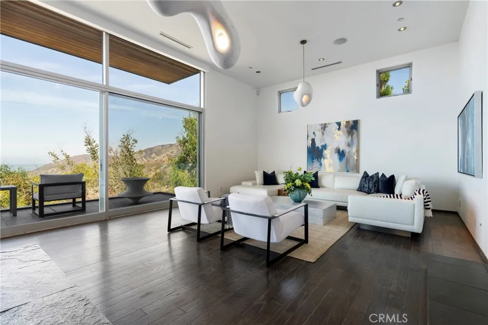 21826 Castlewood Drive Malibu, CA 90265