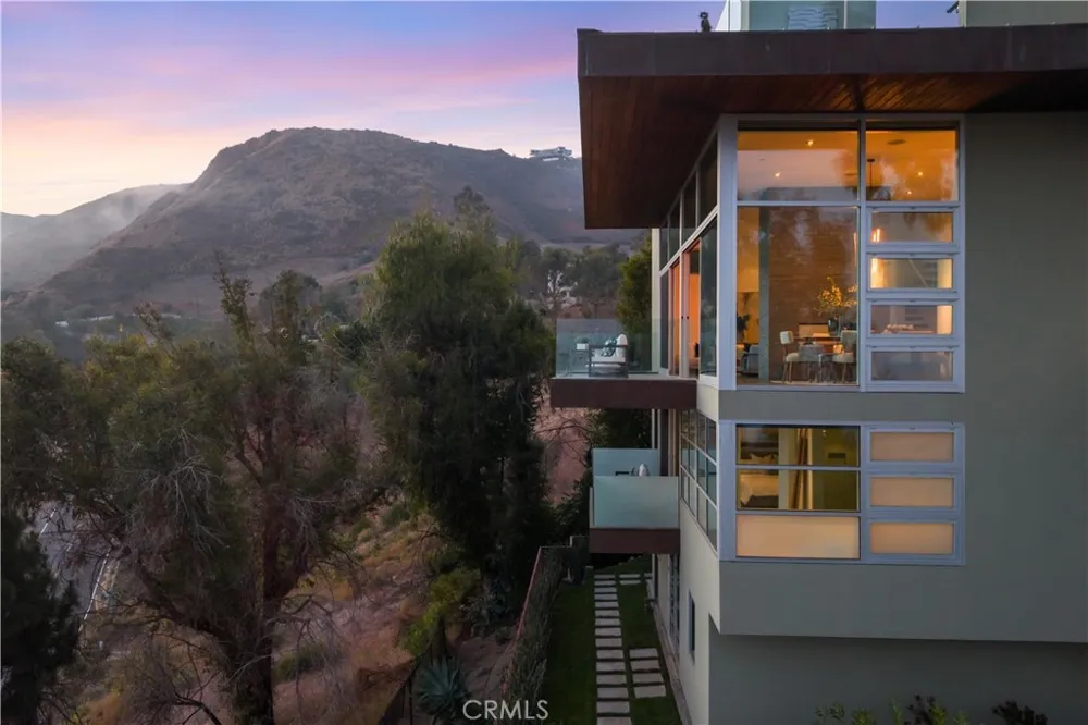 21826 Castlewood Drive Malibu, CA 90265