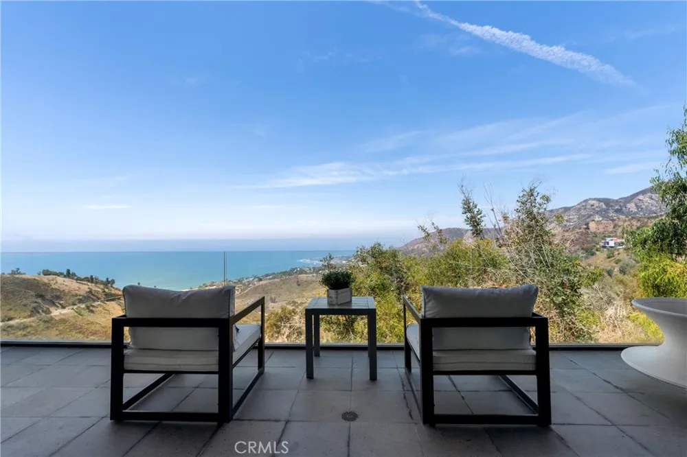 21826 Castlewood Drive Malibu, CA 90265