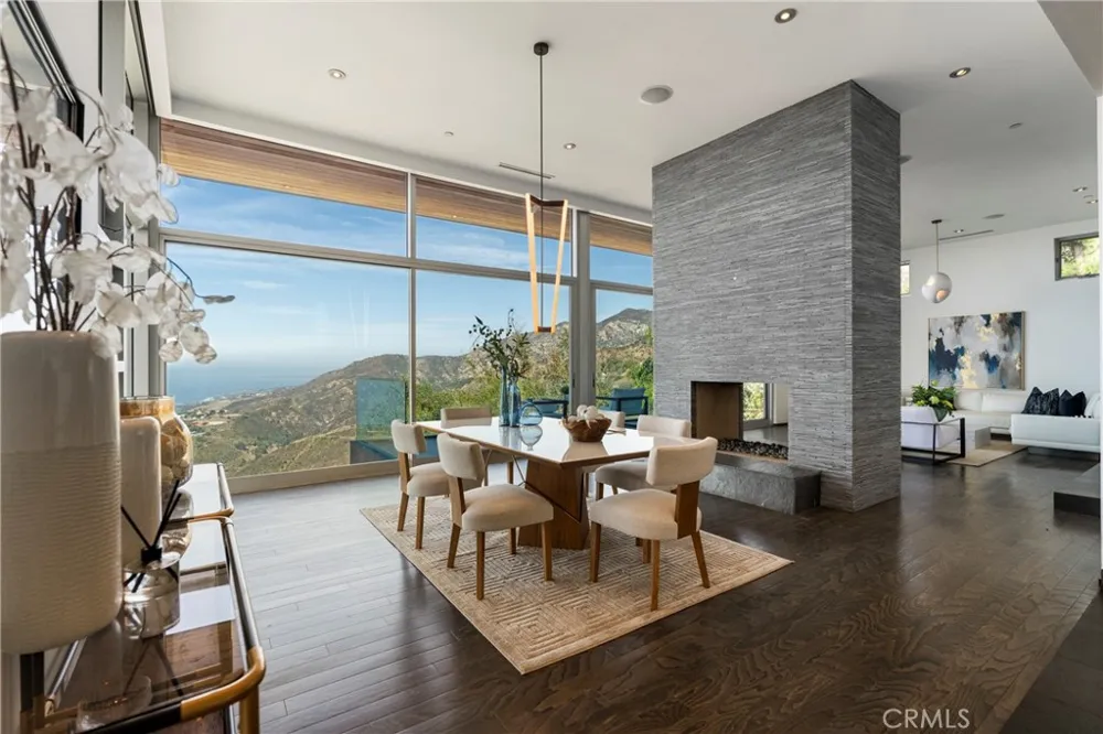 21826 Castlewood Drive Malibu, CA 90265
