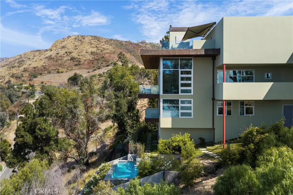 21826 Castlewood Drive Malibu, CA 90265