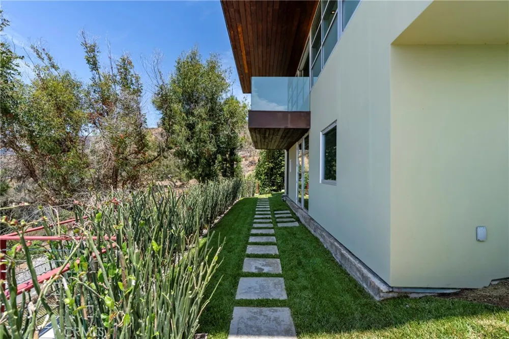 21826 Castlewood Drive Malibu, CA 90265