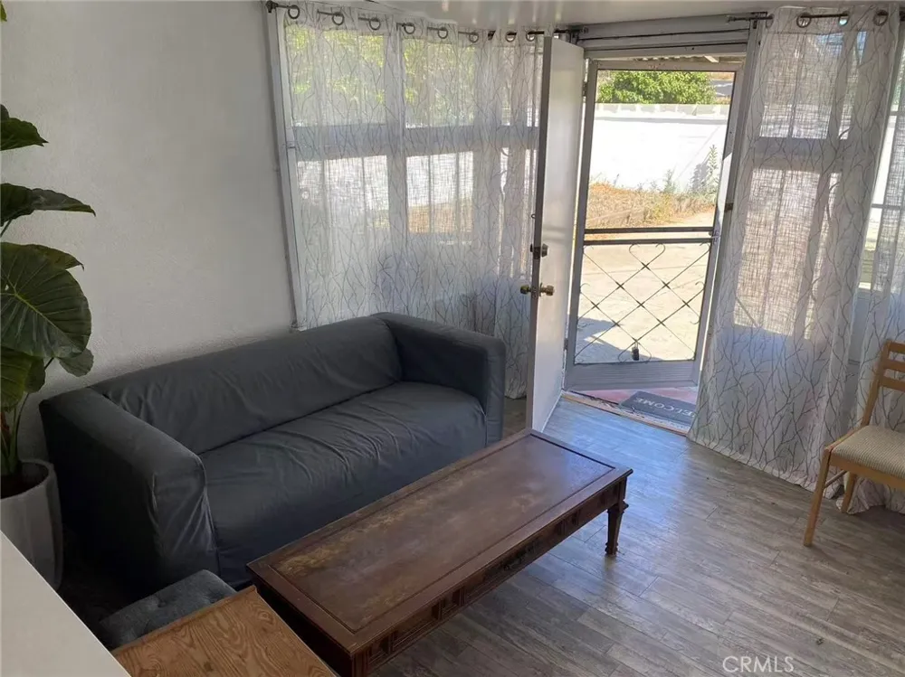 3354 Virginia Avenue Santa Monica, CA 90404