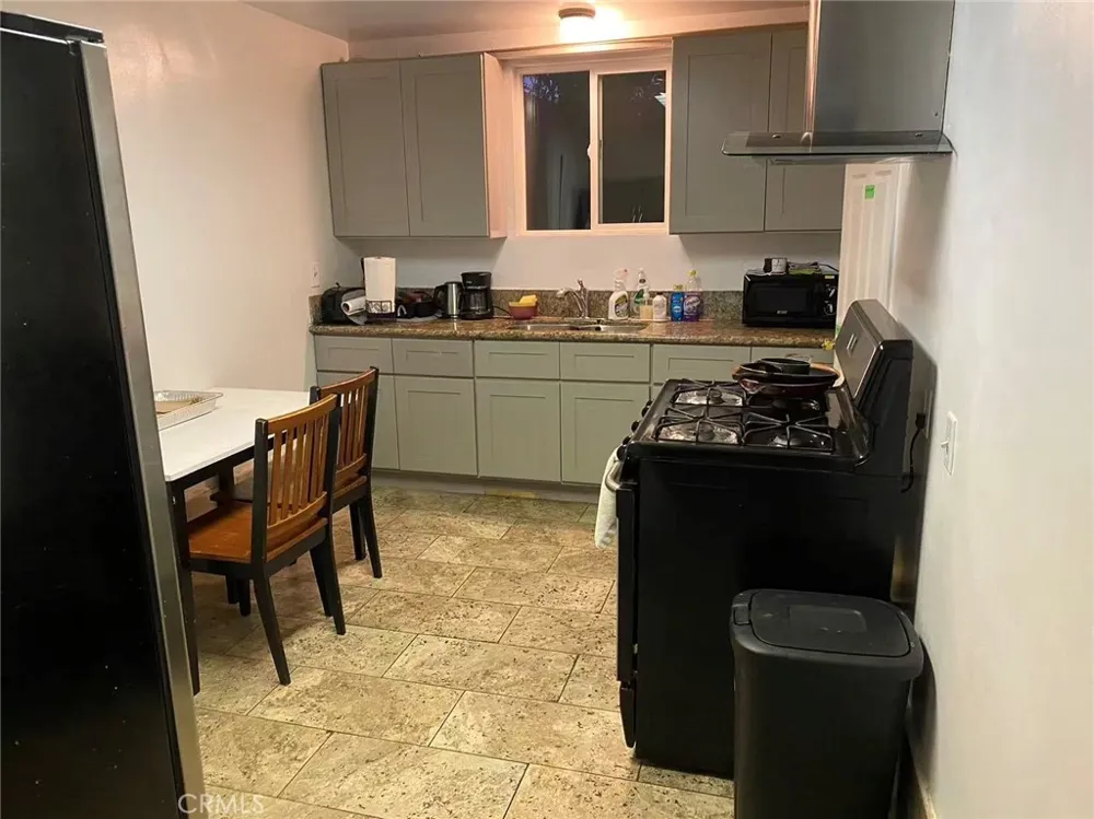 3354 Virginia Avenue Santa Monica, CA 90404