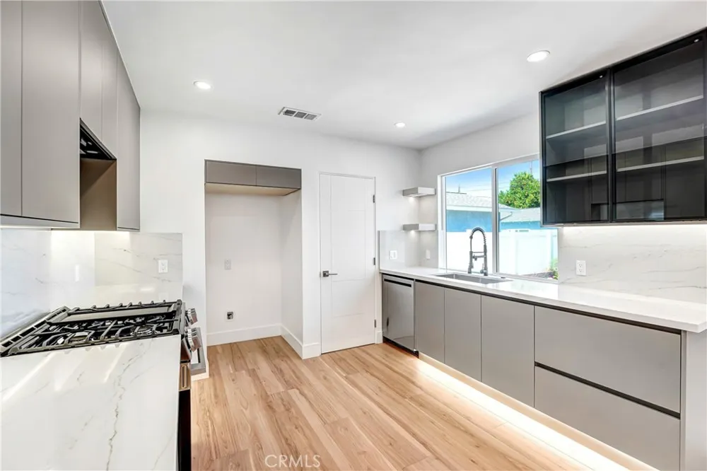 6722 Katherine Ave Van Nuys, CA 91405