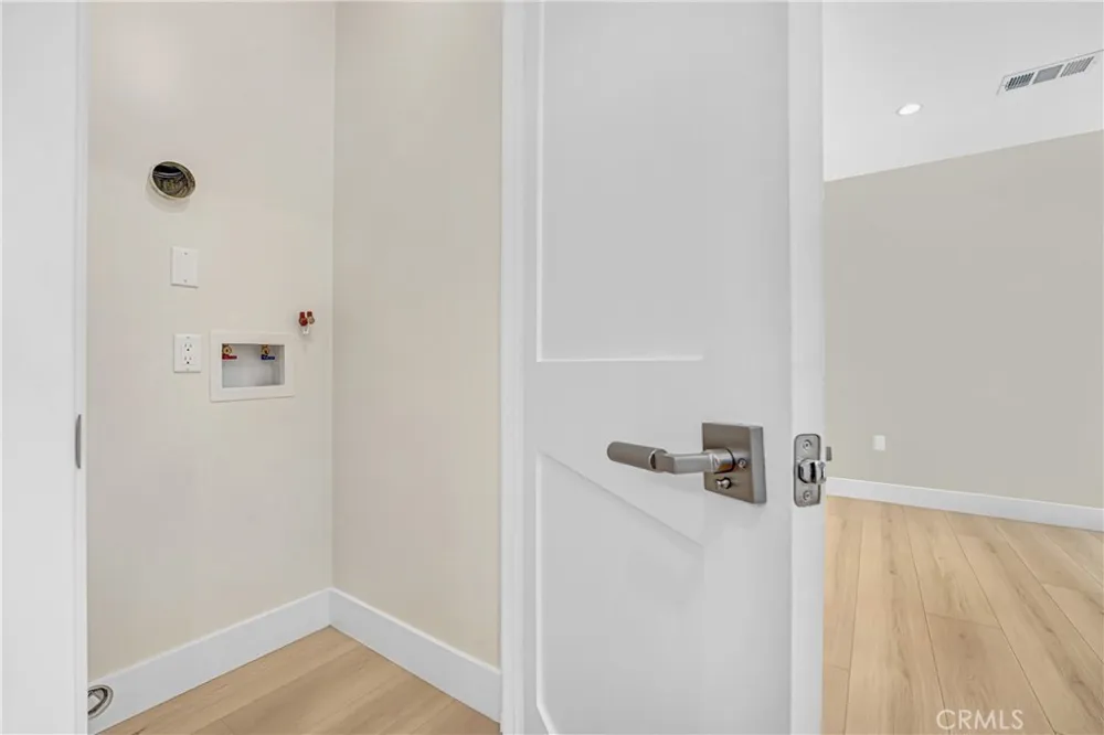 6722 Katherine Ave Van Nuys, CA 91405