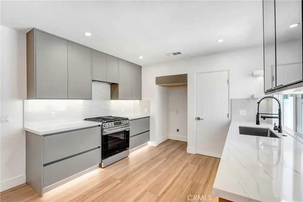 6722 Katherine Ave Van Nuys, CA 91405