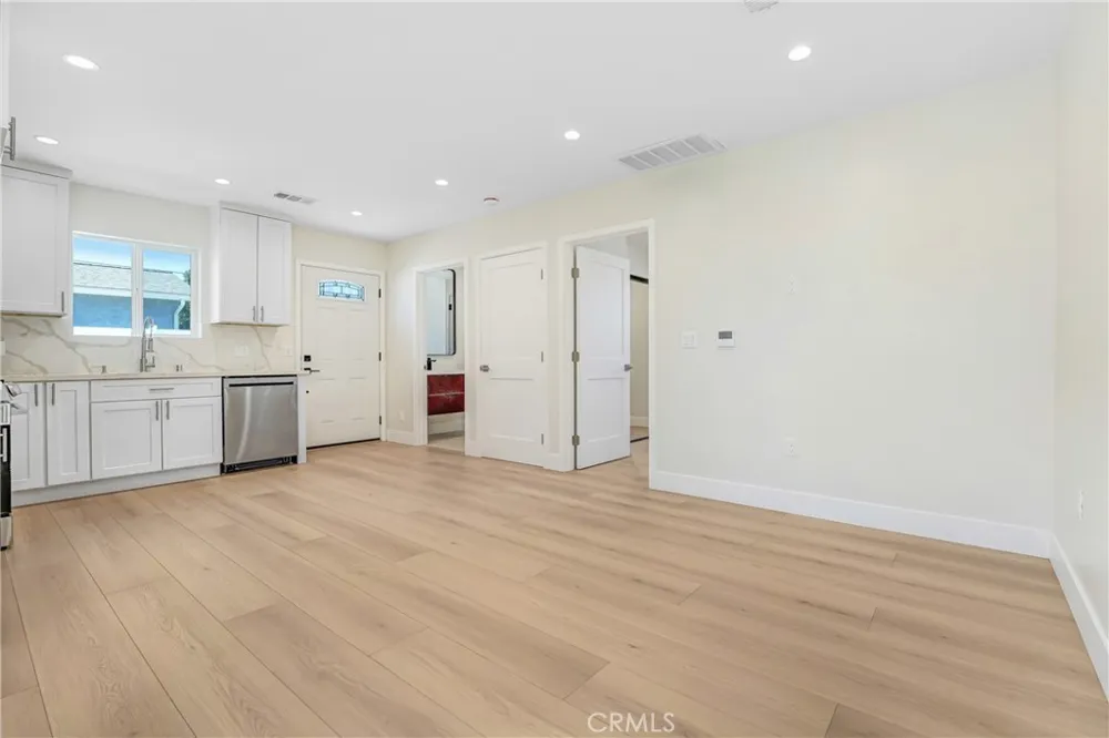 6722 Katherine Ave Van Nuys, CA 91405