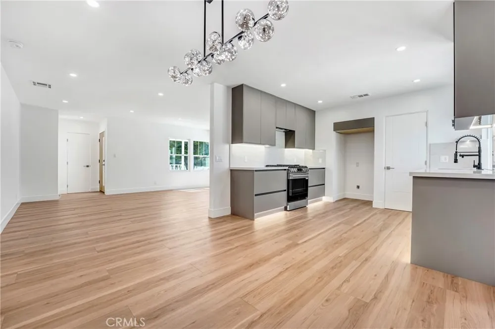 6722 Katherine Ave Van Nuys, CA 91405