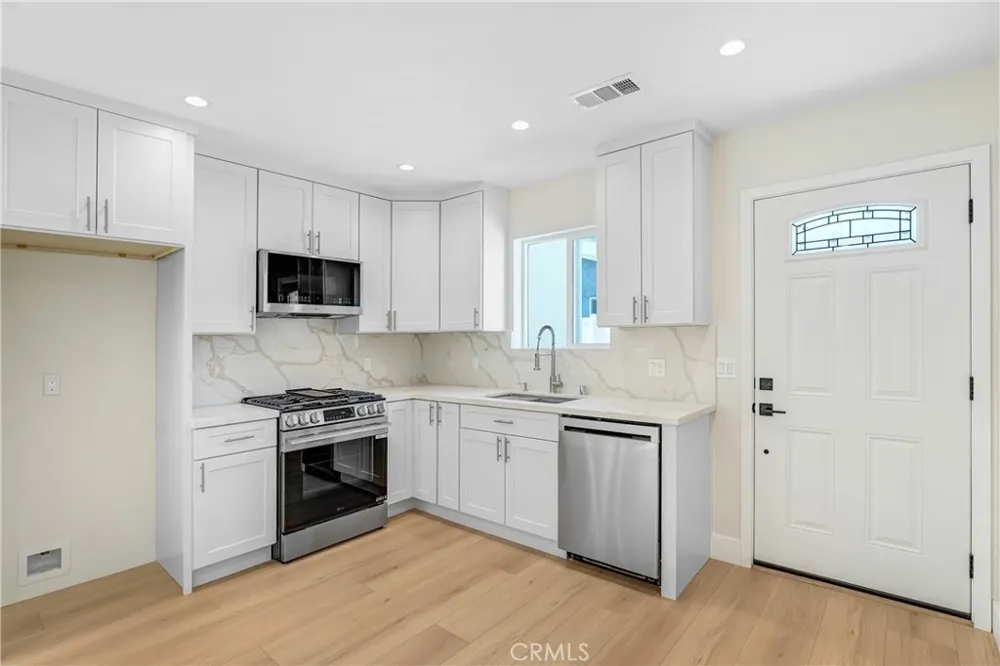 6722 Katherine Ave Van Nuys, CA 91405