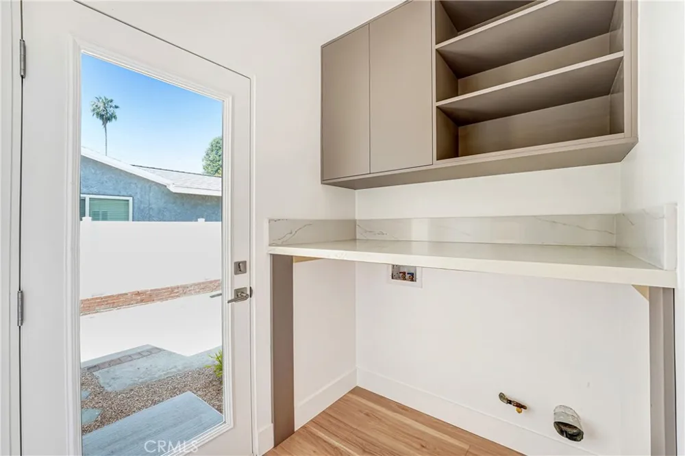 6722 Katherine Ave Van Nuys, CA 91405