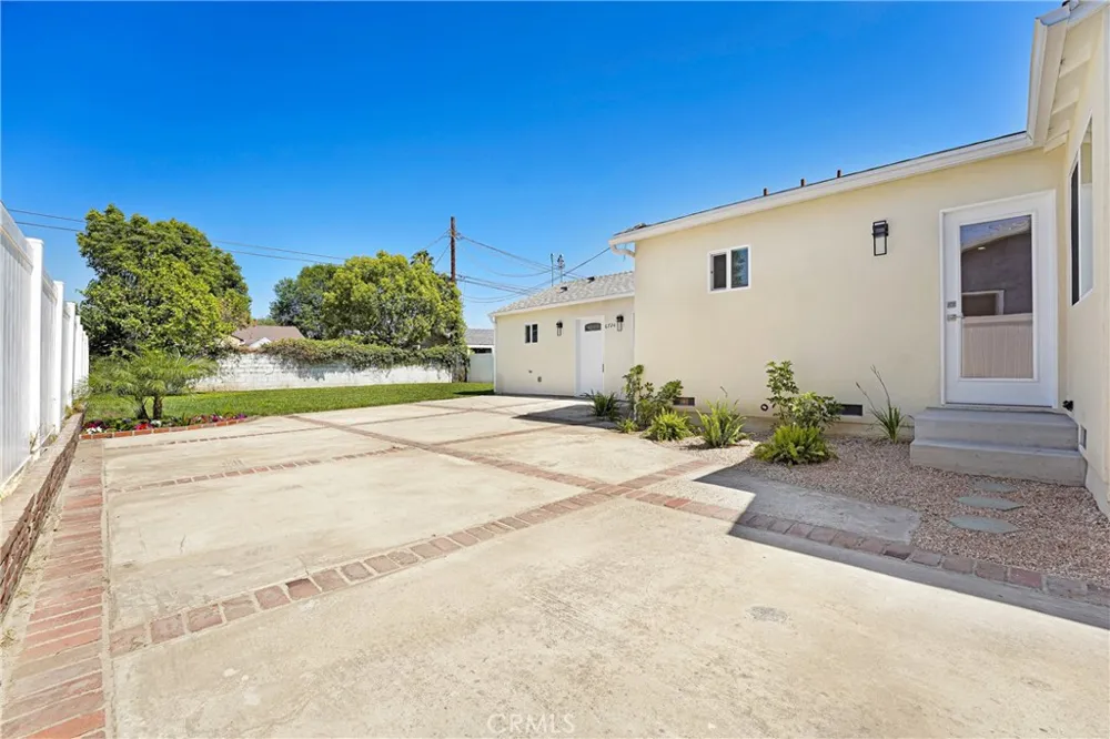 6722 Katherine Ave Van Nuys, CA 91405