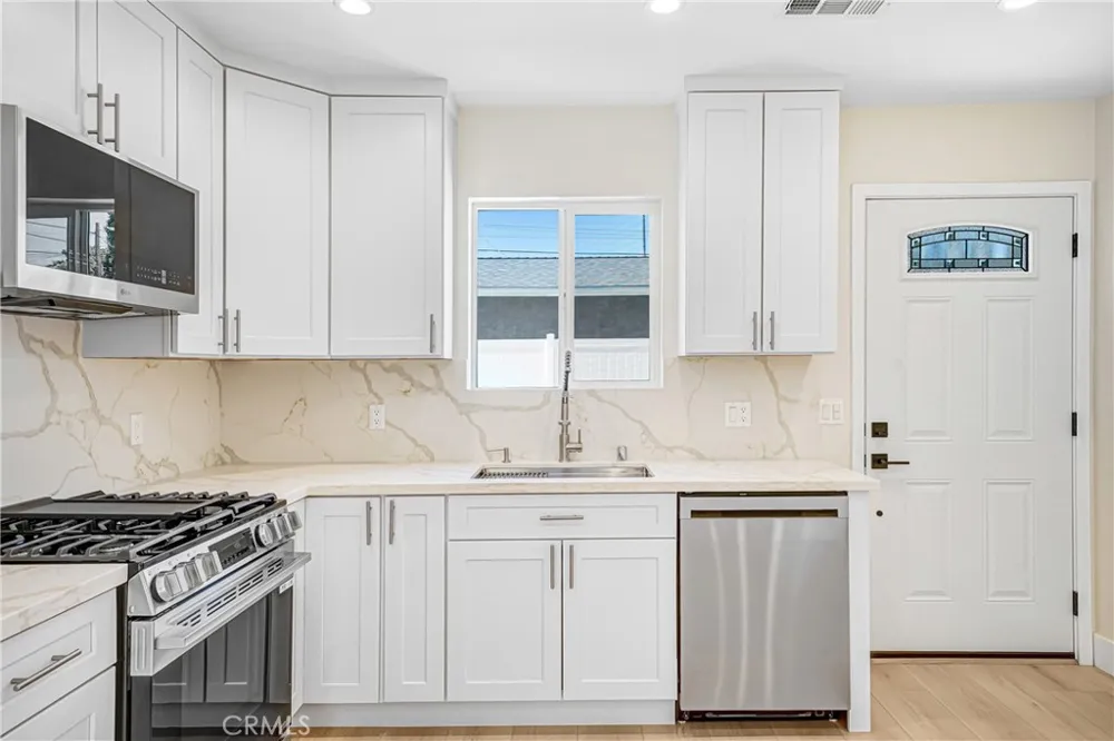 6722 Katherine Ave Van Nuys, CA 91405