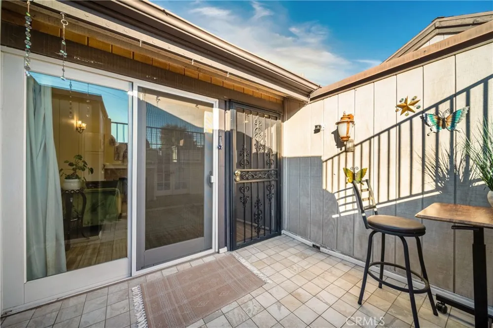 22421 Sherman Way #10 West Hills, CA 91307