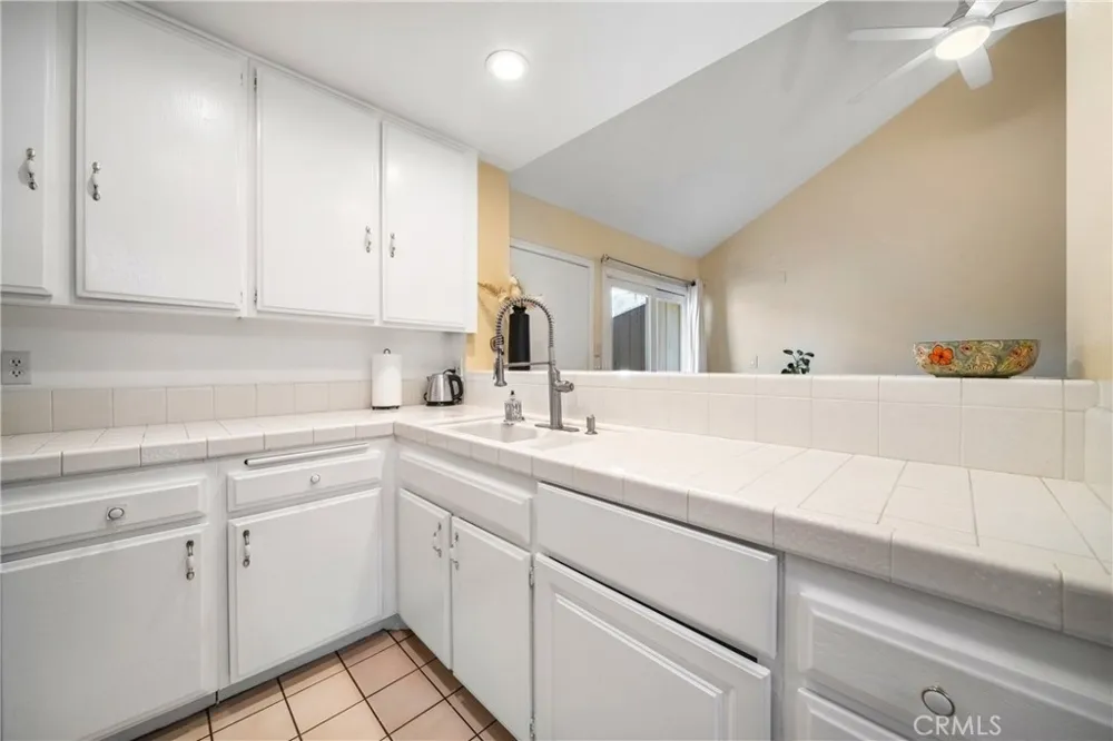 22421 Sherman Way #10 West Hills, CA 91307