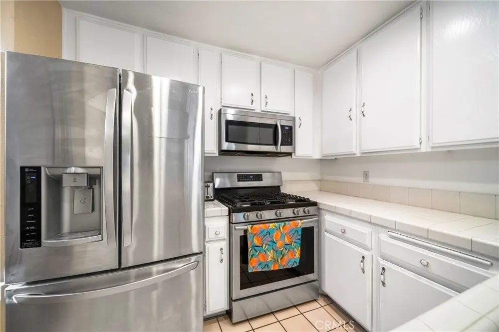 22421 Sherman Way #10 West Hills, CA 91307