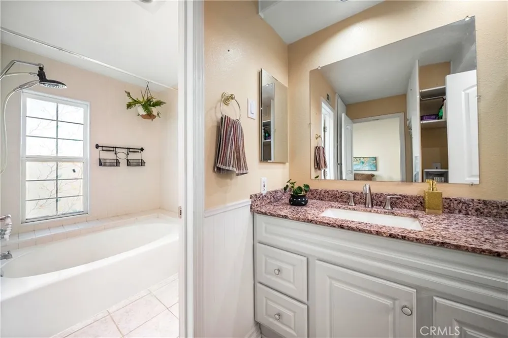 22421 Sherman Way #10 West Hills, CA 91307
