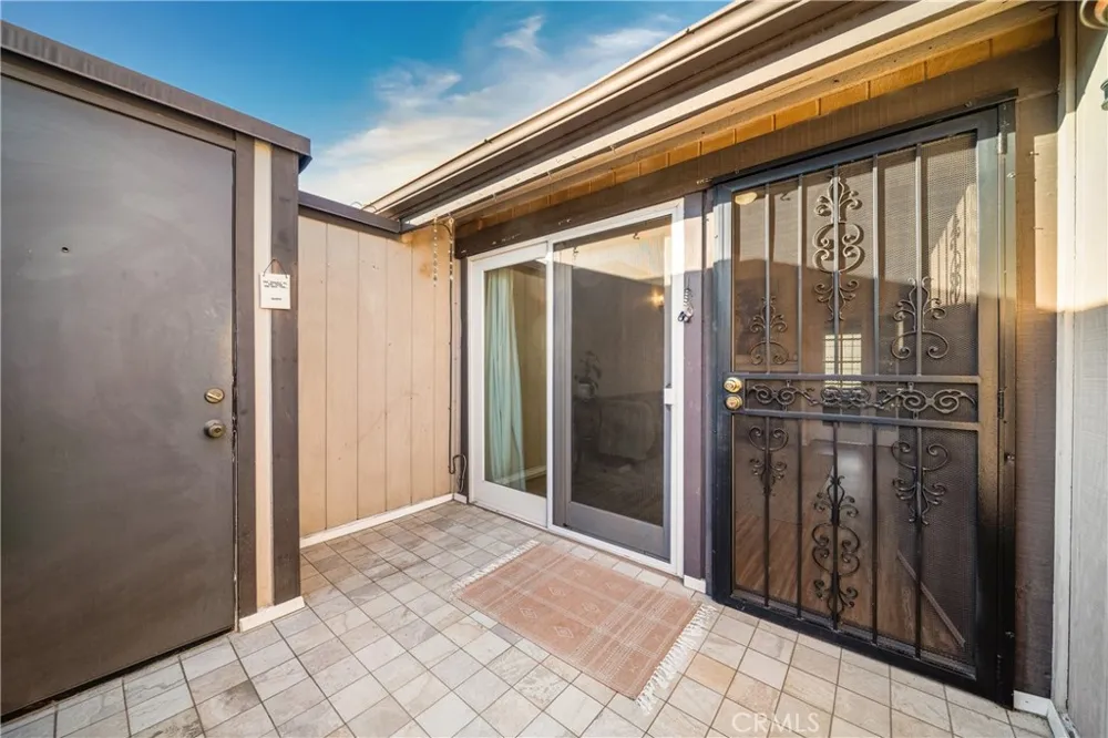 22421 Sherman Way #10 West Hills, CA 91307