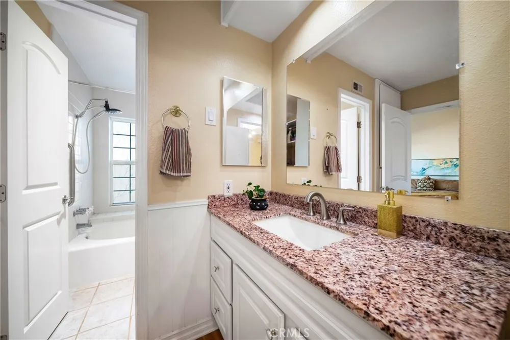 22421 Sherman Way #10 West Hills, CA 91307