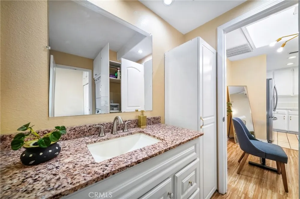 22421 Sherman Way #10 West Hills, CA 91307