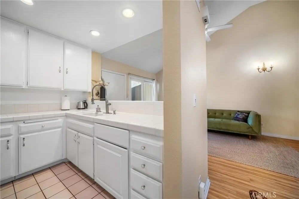 22421 Sherman Way #10 West Hills, CA 91307