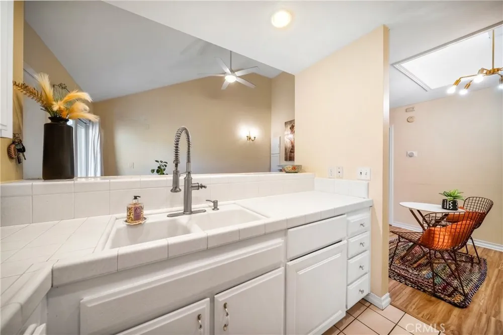 22421 Sherman Way #10 West Hills, CA 91307