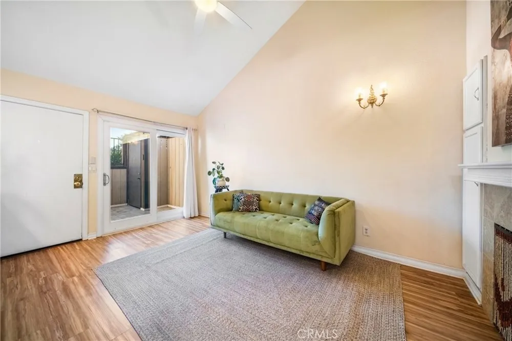 22421 Sherman Way #10 West Hills, CA 91307