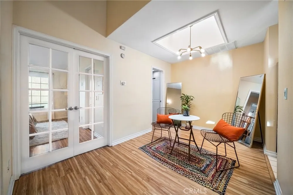 22421 Sherman Way #10 West Hills, CA 91307