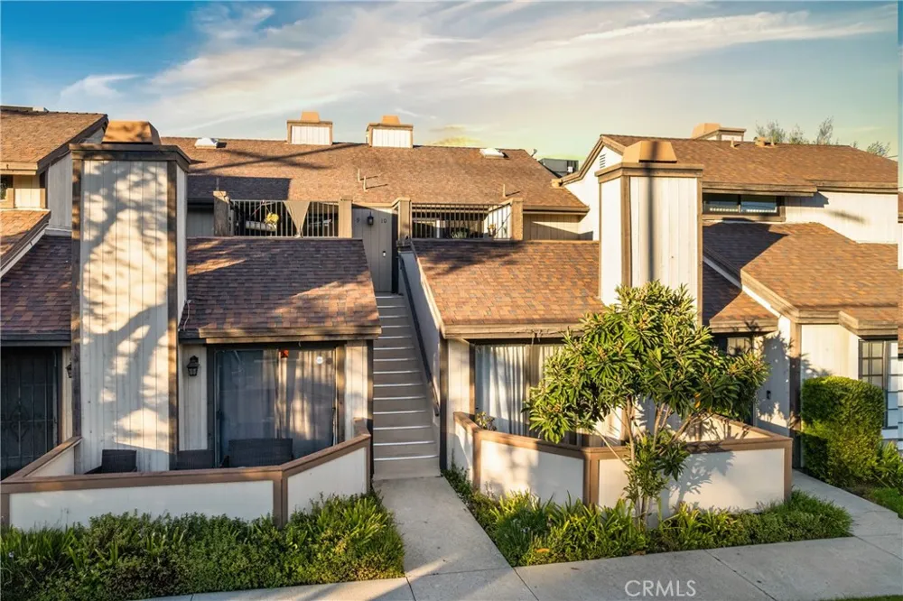 22421 Sherman Way #10 West Hills, CA 91307