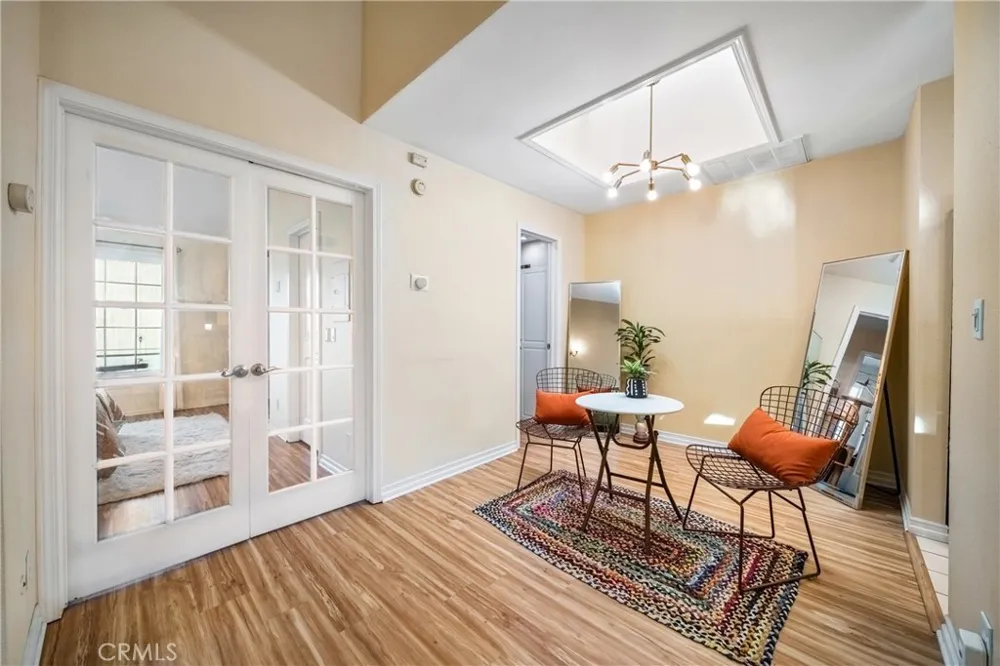 22421 Sherman Way #10 West Hills, CA 91307