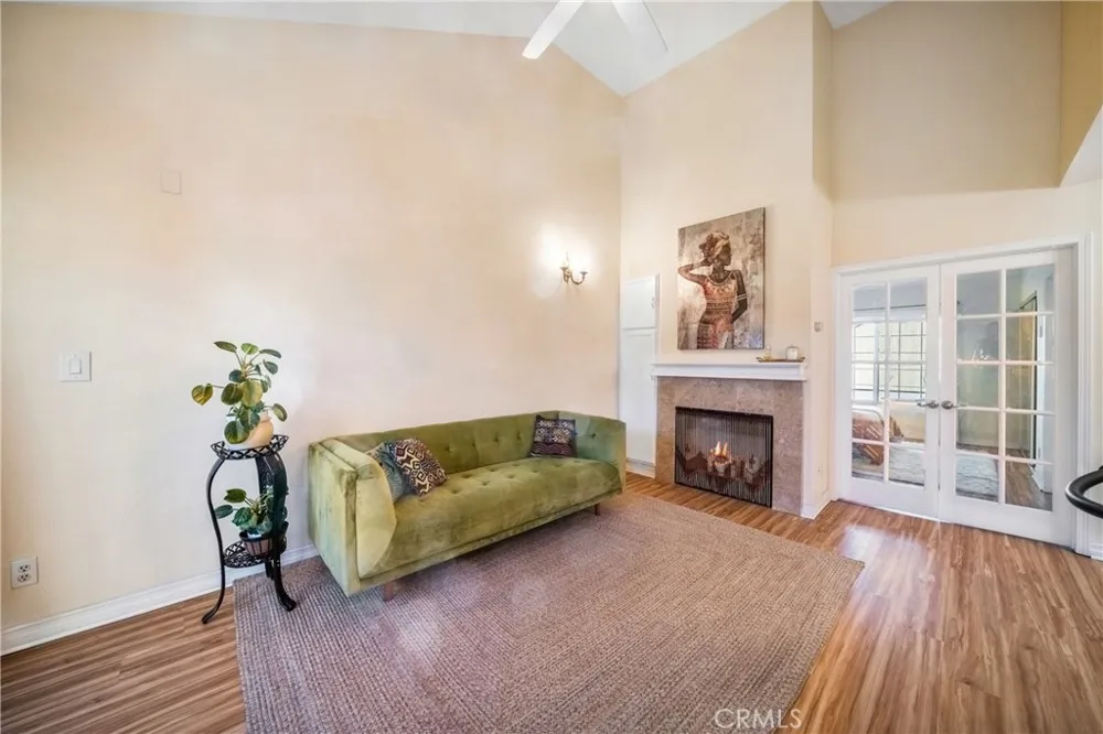 22421 Sherman Way #10 West Hills, CA 91307