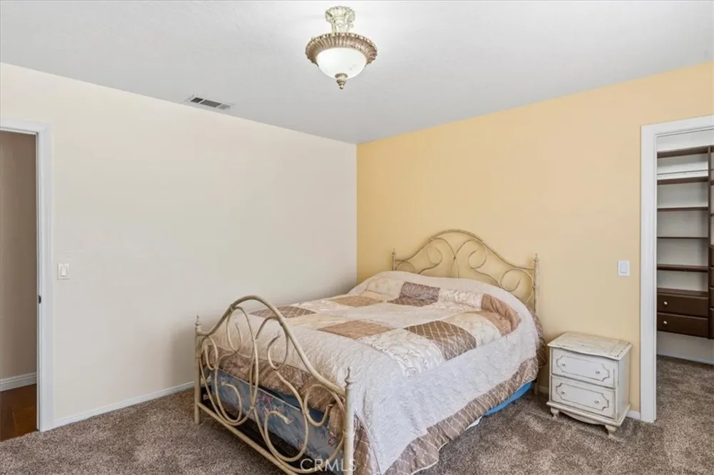 6977 kourie Way Oak Hills, CA 92344