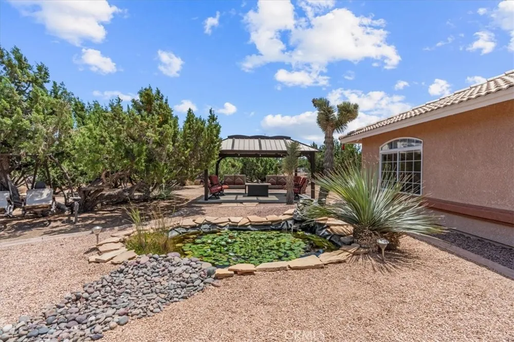 6977 kourie Way Oak Hills, CA 92344