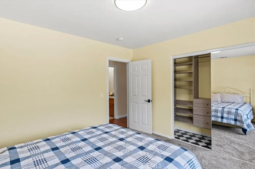 6977 kourie Way Oak Hills, CA 92344