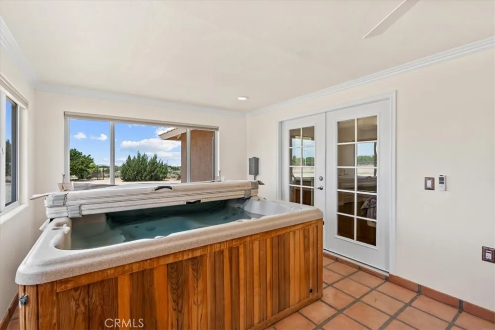 6977 kourie Way Oak Hills, CA 92344