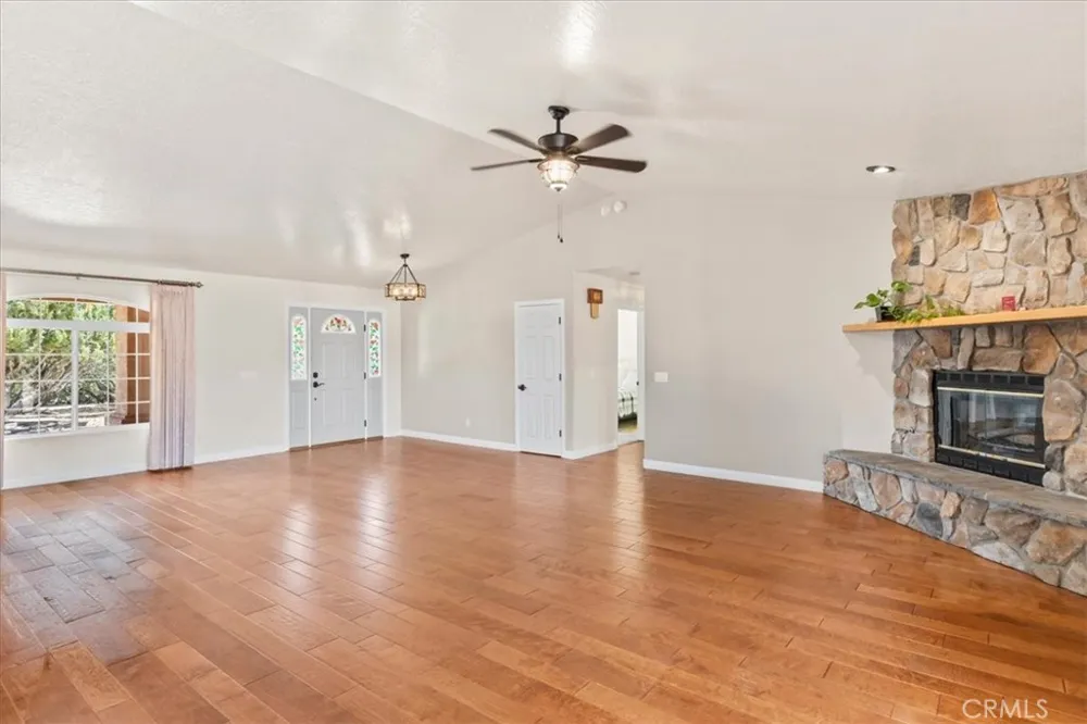 6977 kourie Way Oak Hills, CA 92344