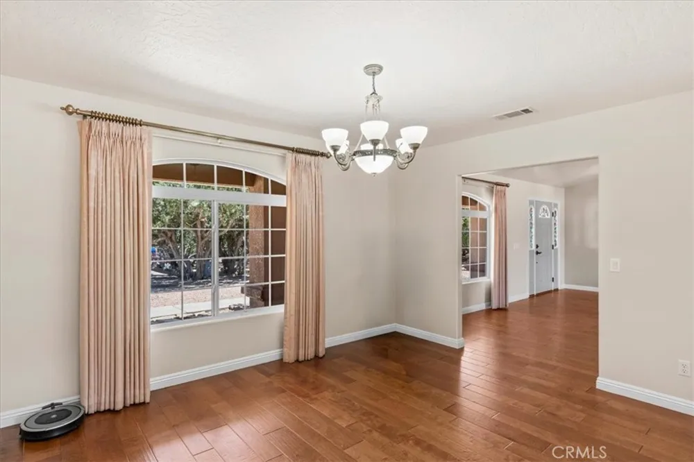 6977 kourie Way Oak Hills, CA 92344