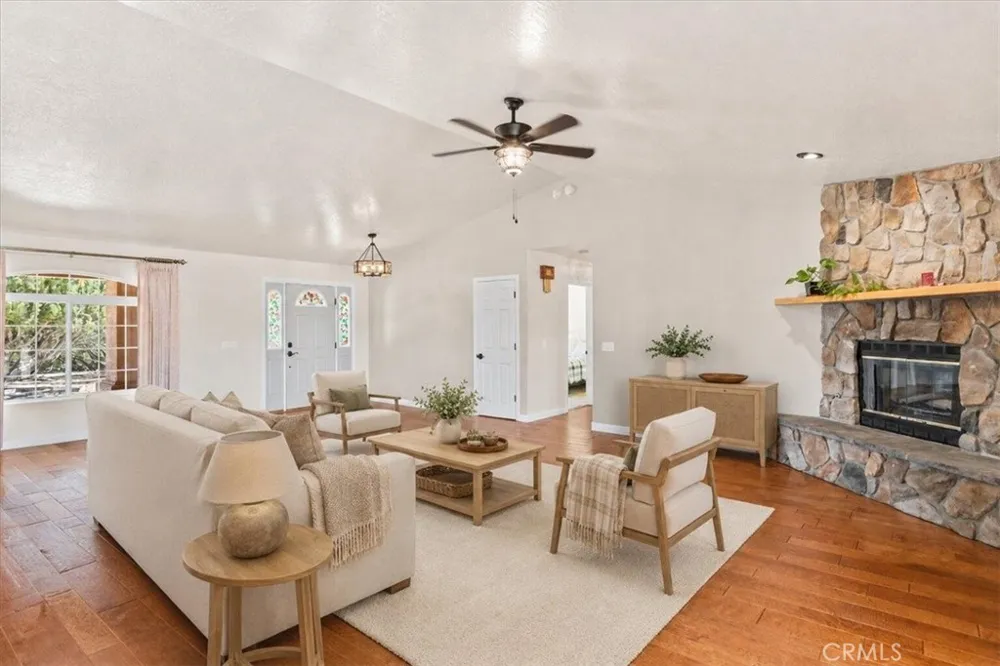 6977 kourie Way Oak Hills, CA 92344